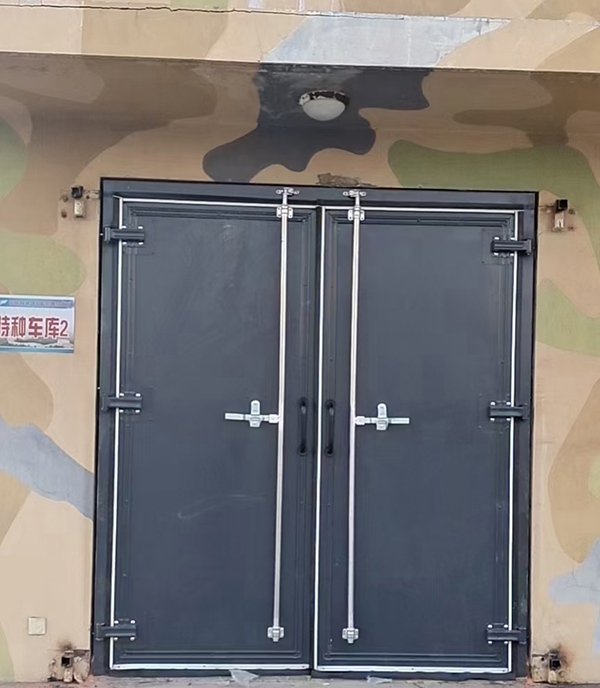 尉犁工业平开门