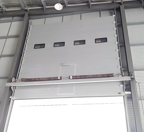 尉犁工业滑升门