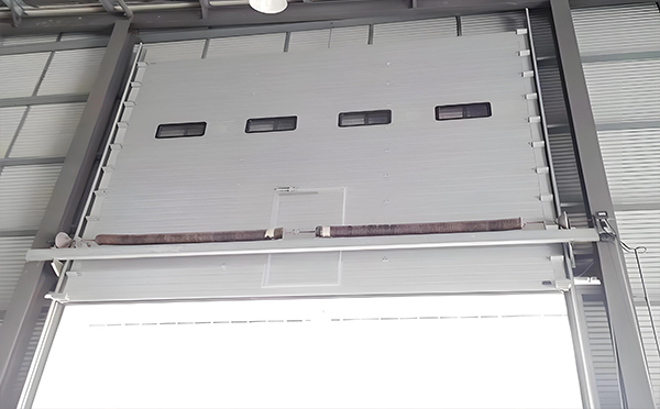 尉犁工业滑升门