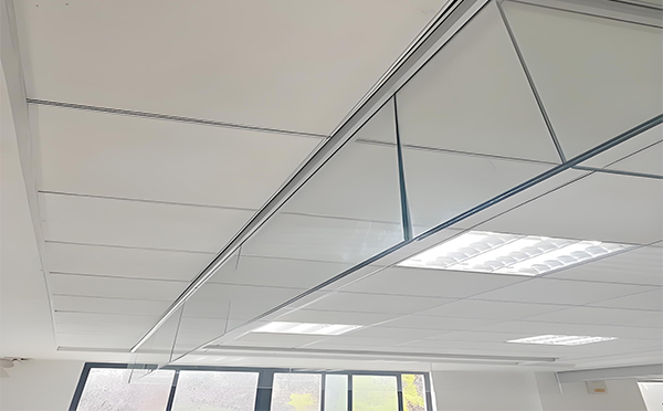 尉犁玻璃挡烟垂壁