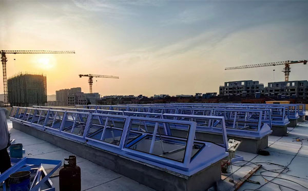 消防尉犁排烟窗工作原理