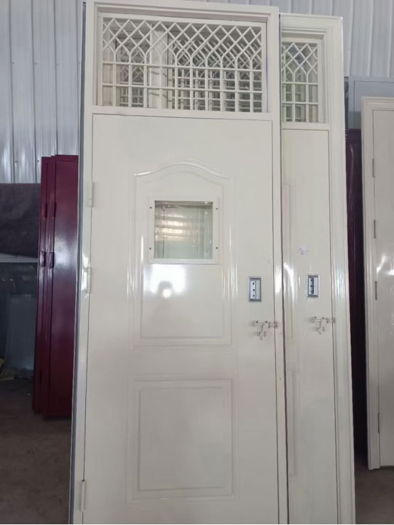 尉犁学校教室门 尉犁学校教室门