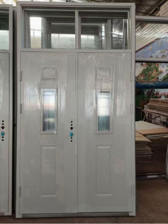 尉犁学校教室门