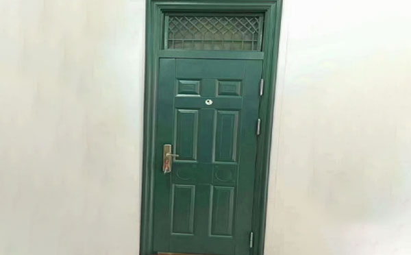 尉犁学校教室门