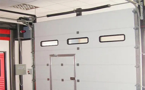 尉犁工业提升门的安装方法