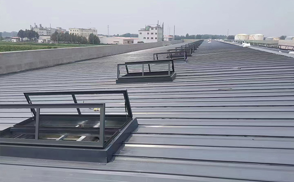 某中学室内体育馆尉犁排烟窗改造项目