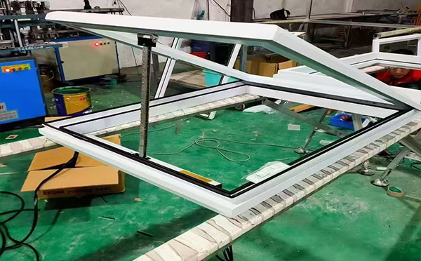 某地下车库出入口尉犁排烟窗配置工程