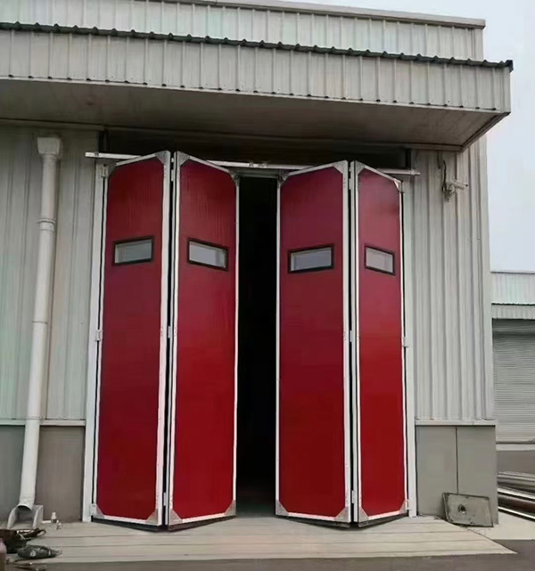 尉犁工业折叠门在大型装配车间出入口的应用实例