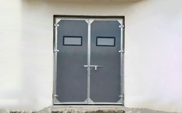 尉犁工业门在高温作业区域的运行表现